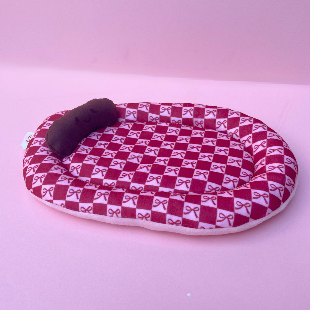 Piggy Pillow in Bonnie Bow