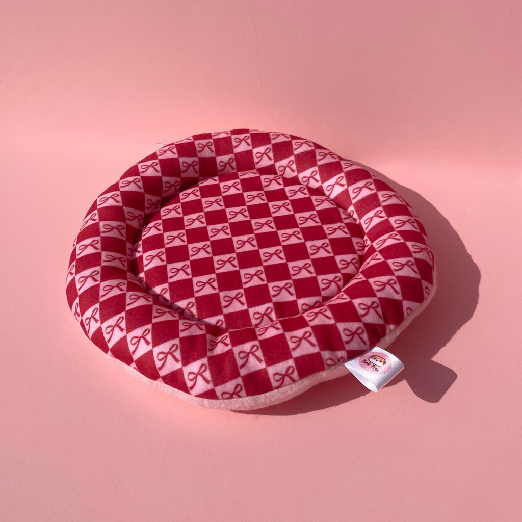 Piggy Pillow in Bonnie Bow